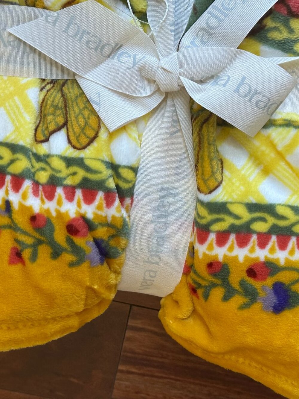 VERA BRADLEY X GILMORE GIRLS PLUSH THROW BLANKET:NWT GILMORE GIRLS AUTUMN - Picture 10 of 10